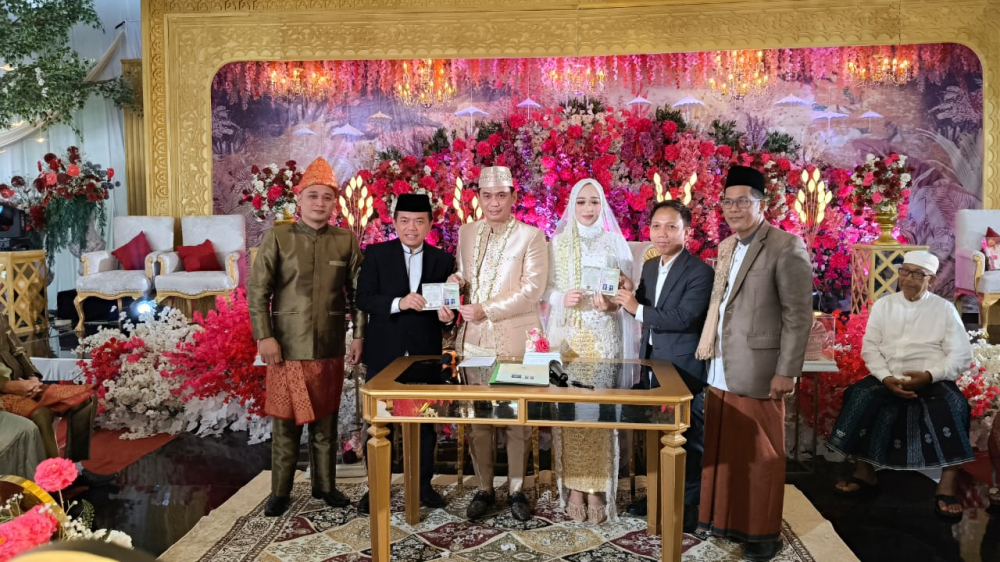 Al Haris jadi Saksi Pernikahan Wakil Ketua DPRD Provinsi Jambi Icol dan Dina.