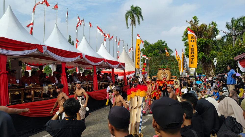 Keragaman Budaya-Mobil Hias Meriahkan Pawai Pembangunan Provinsi Jambi. 