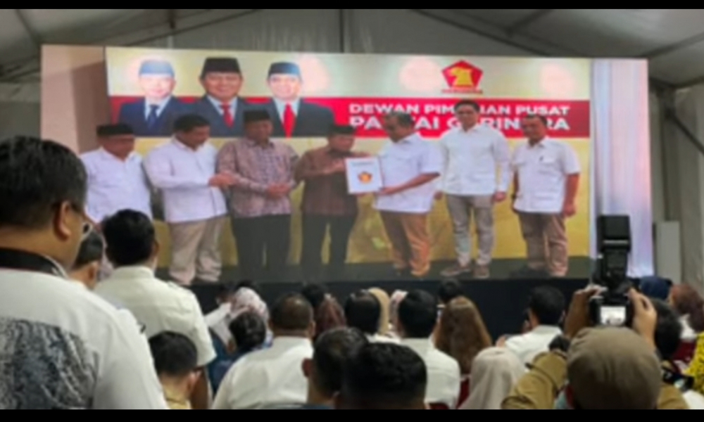 Al Haris dan Abdullah Sani terima rekomendasi Gerindra untuk Pilgub Jambi 2024. Foto 