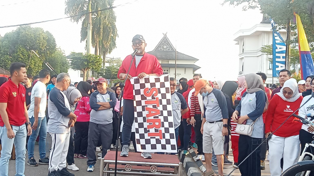 Sekda Provinsi Jambi Lepas Jalan Santai HUT Kemerdekaan RI. Foto dok Kominfo Prov Jambi