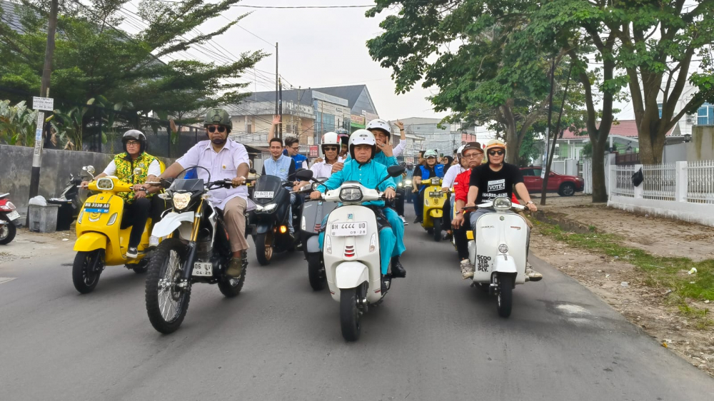 Kendarai Motor: Al Haris-Sani Diiringi Ribuan Simpatisan Daftar ke KPU.