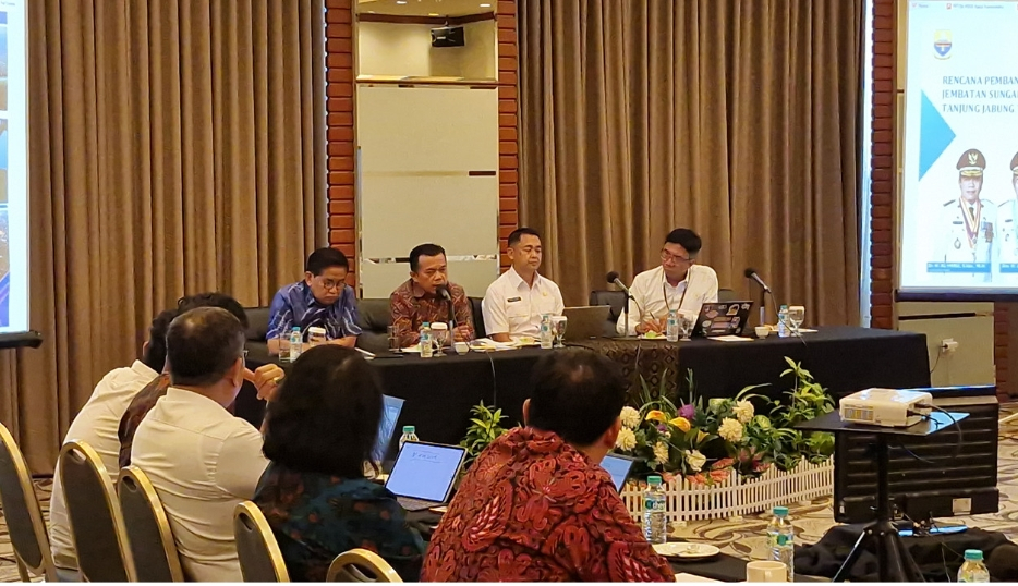 Gubernur Al Haris Dorong Pembangunan Jembatan Sungai Rambut Tanjab Timur. 