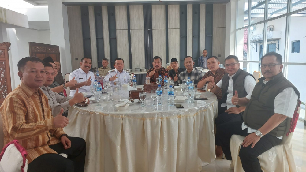 Saat Al Haris Coffee Morning Bersama 4 Paslon Bupati Kerinci. 