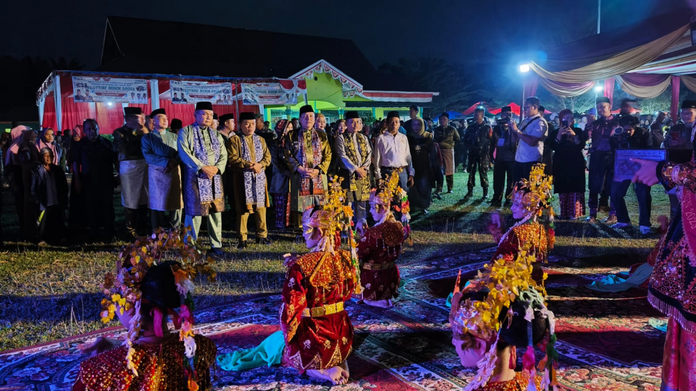 Al Haris Gubernur Jambi Hadiri Festival Biduk Sayak Tradisi Warga Air Hitam Sarolangun.