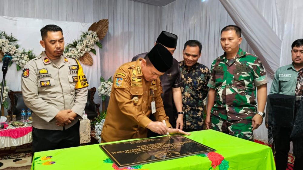 Al Haris Gubernur Jambi Resmikan Desa Persiapan Sungai Tebal