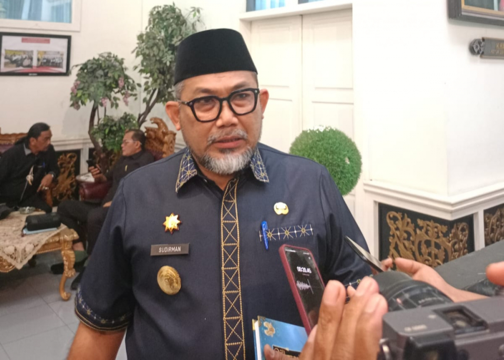 Pjs.Gubernur Sudirman Apresiasi Pandangan Umun Fraksi DPRD Terhadap RAPBD 2025. Foto dok Kominfo Prov Jambi