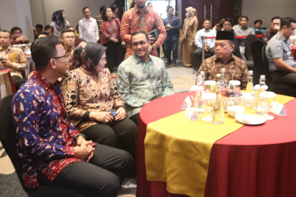 Al Haris Hadiri Pengukuhan Kepala OJK Provinsi Jambi. Foto dok Kominfo Prov Jambi