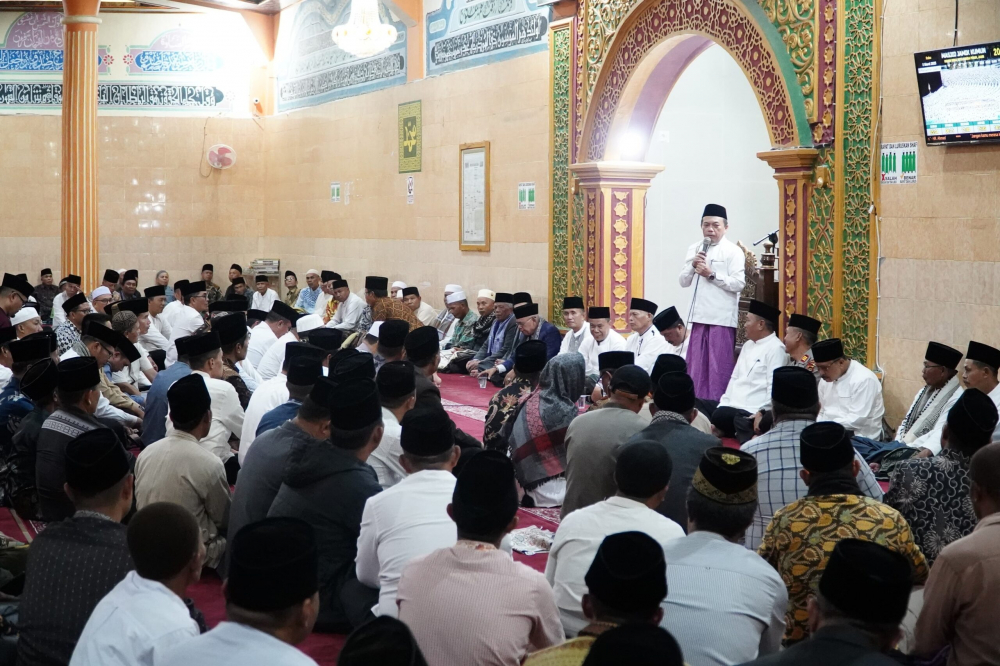 Gubernur Al Haris Safari Ramadhan di Masjid Jamik Kumum Sungai Penuh. Foto dok Kominfo Provinsi Jambi