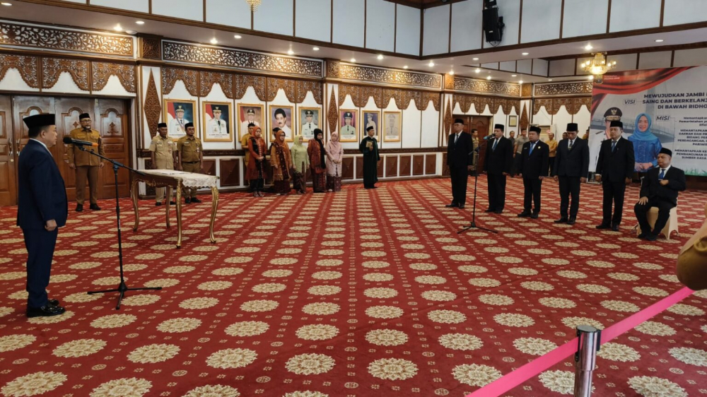 Gubernur Jambi Al Haris melantik enam pejabat eselon II Pemprov Jambi.