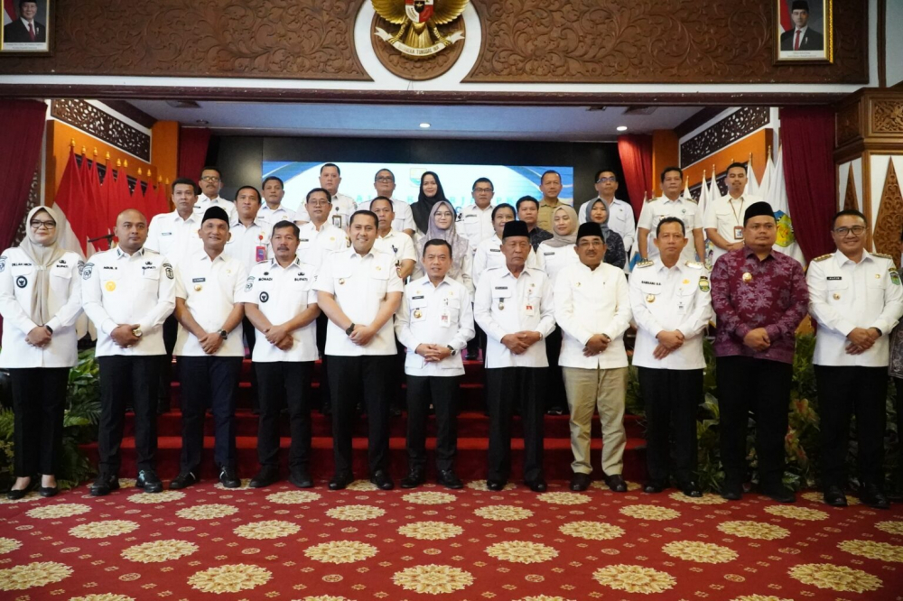 Gubernur Jambi Al Haris bersama Bupati dan Walikota se-Provinsi Jambi. Foto dok Kominfo Provinsi Jambi