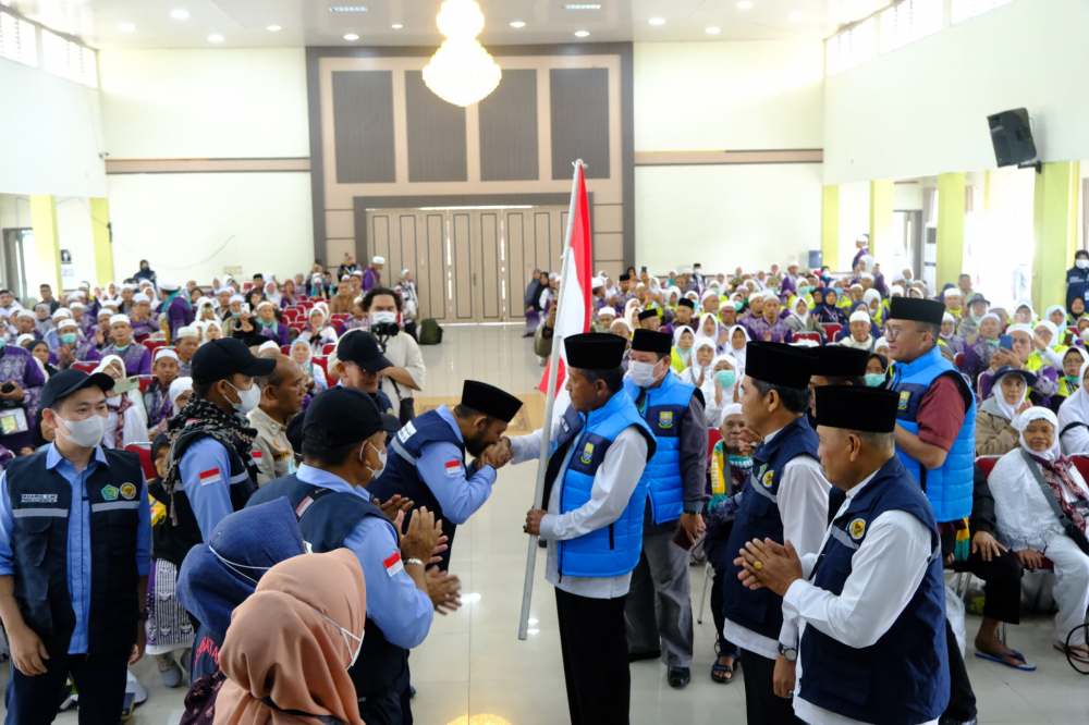 Abdullah Sani Sambut Kepulangan Jemaah Haji Kloter 20 Merangin, Muaro Jambi dan Tanjab Barat. Foto dok Kominfo Provinsi Jamb