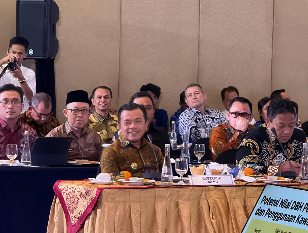 Gubernur Jambi Al Haris mengikuti rapat koordinasi Gubernur daerah penghasil Sumber Daya Alam Sawit, Hutan dan Pertambangan di Kota Balikpapan, Kalimantan Timur. Foto IG @alharisjambi