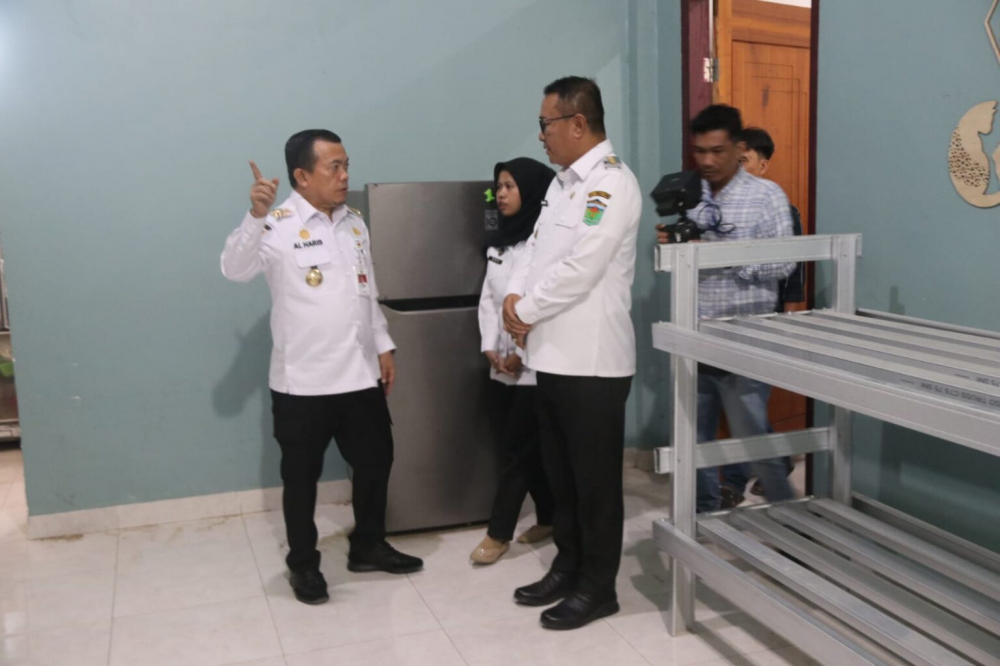 Gubernur Al Haris Dorong Percepatan Implementasi SPPG di Provinsi Jambi. Gubernur Jambi Al Haris bersama Walikota Sungai Penuh Alfin. Foto dok Kominfo Provinsi Jambi
