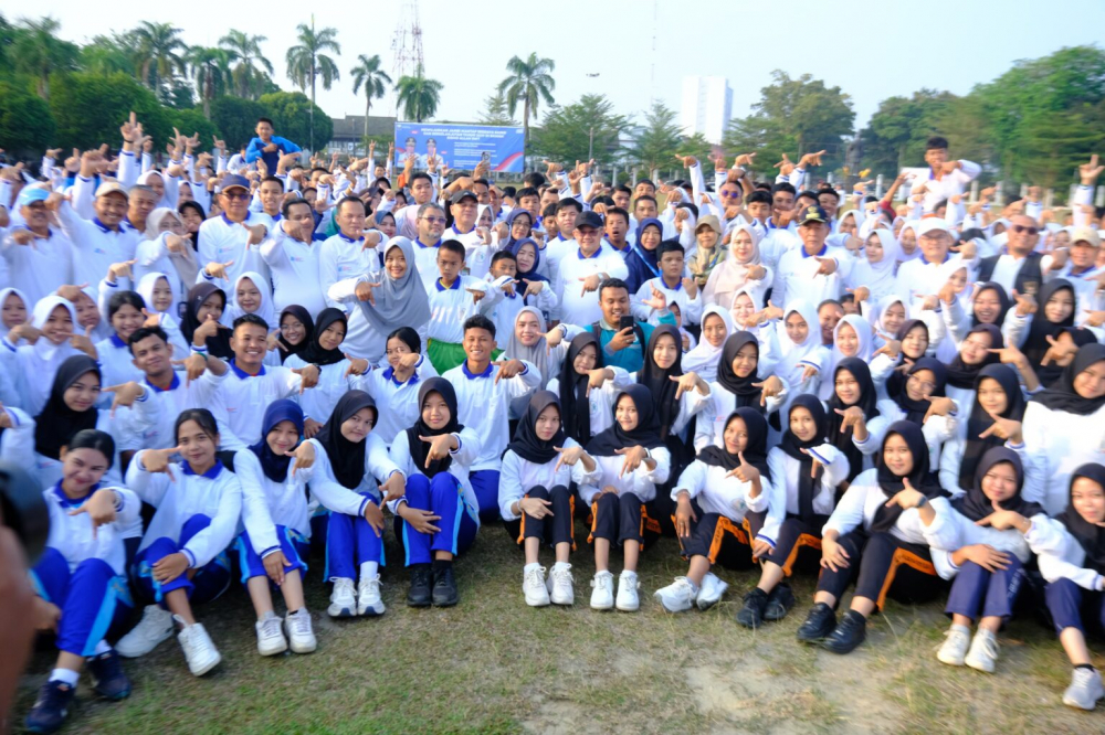 1.000 Pelajar Jambi Ikuti Senam Anak Indonesia Hebat Bersama Mendikmen. Foto dok Kominfo Provinsi Jambi
