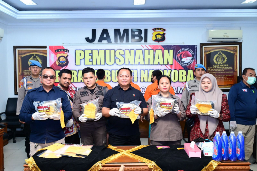 Ditresnarkoba Polda Jambi Musnahkan 5,5 kg Sabu, Barang Bukti Hasil Tangkapan. 