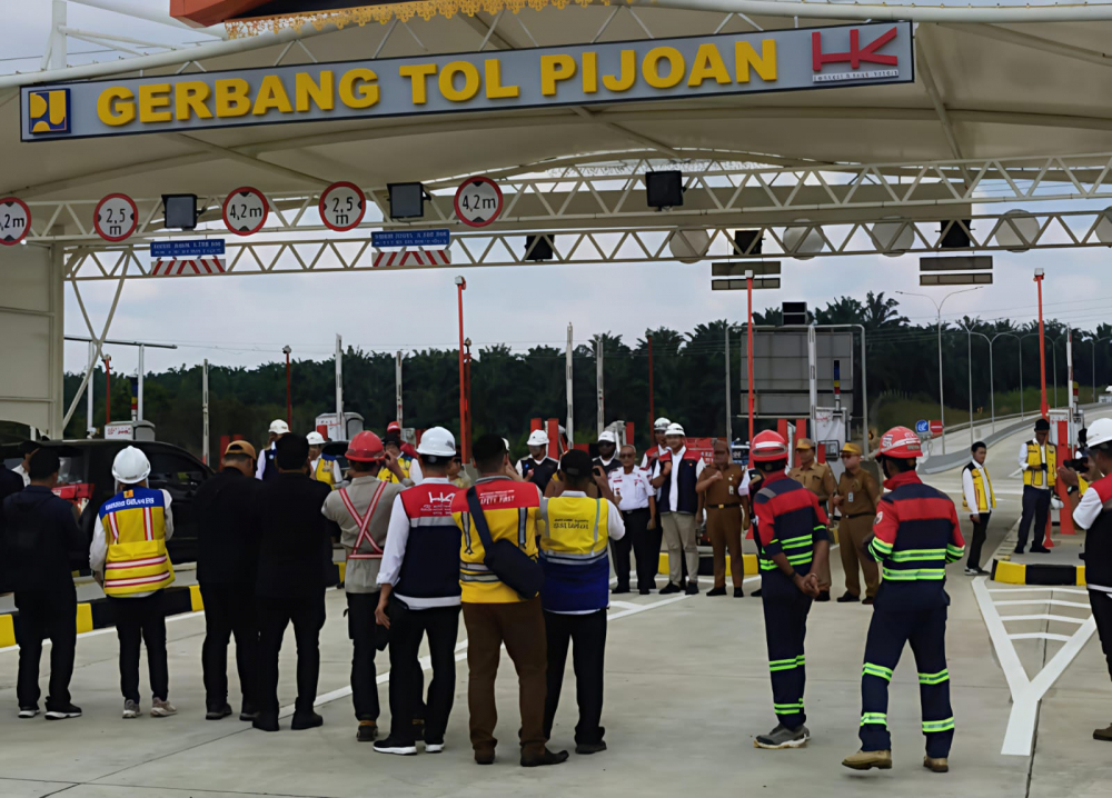 Gerbang tol Pijoan. 