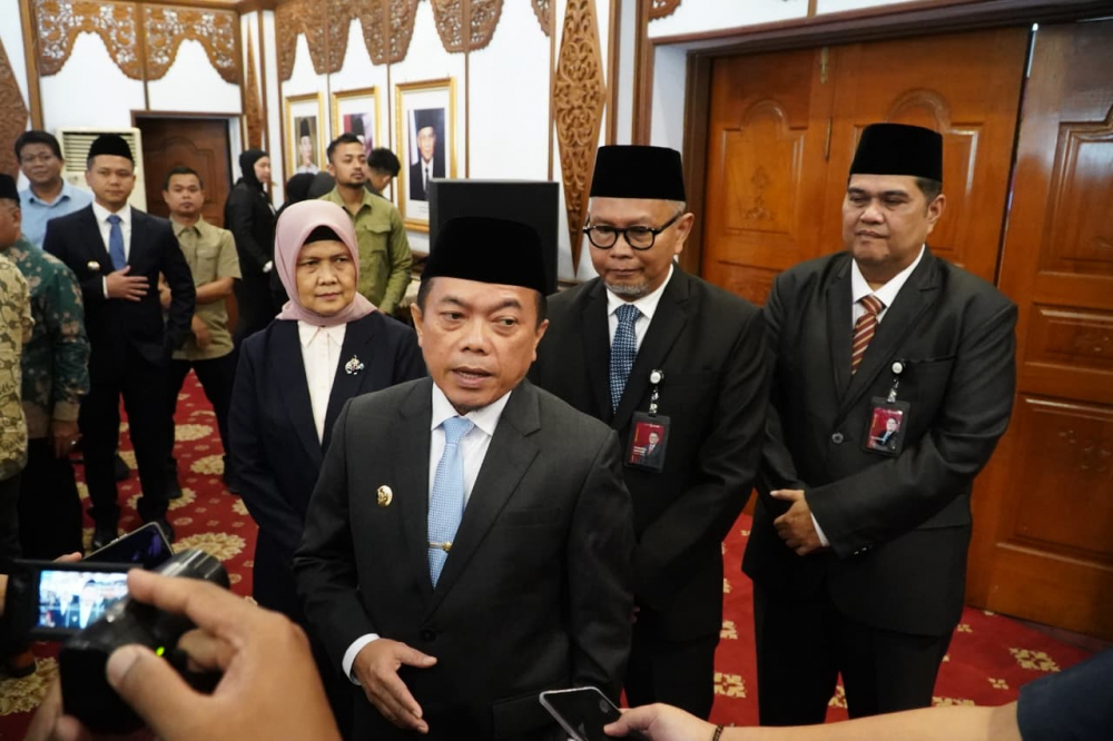 Lantik Direksi Baru Bank Jambi, Gubernur Al Haris Tekankan Profesionalisme dan Inovasi. Foto dok Kominfo Provinsi Jambi