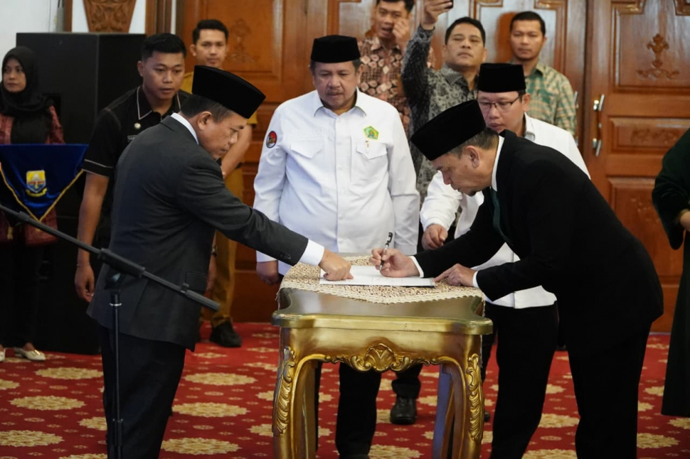 Gubernur Jambi Al Haris Lantik pimpinan Baznas Provinsi Jambi periode 2025-2030. Foto dok Kominfo Provinsi Jambi