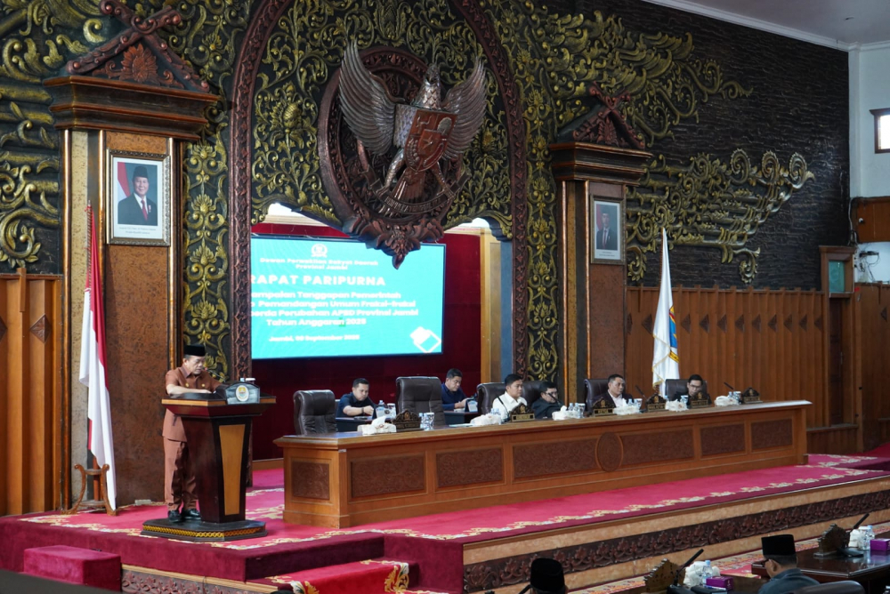 Gubernur Al Haris Sampaikan Jawaban Atas Pandangan Fraksi-fraksi Dewan Terkait Perubahan APBD 2025. Foto dok Kominfo Provinsi Jambi