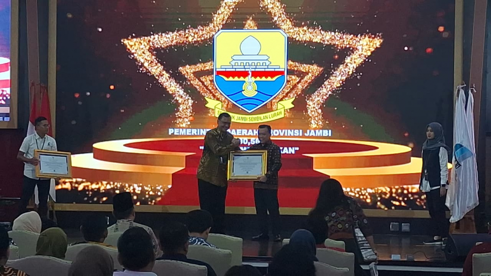 Gubernur Al Haris Raih Penghargaan Akreditasi Kearsipan Tingkat Nasional. Foto dok Kominfo Provinsi Jambi
