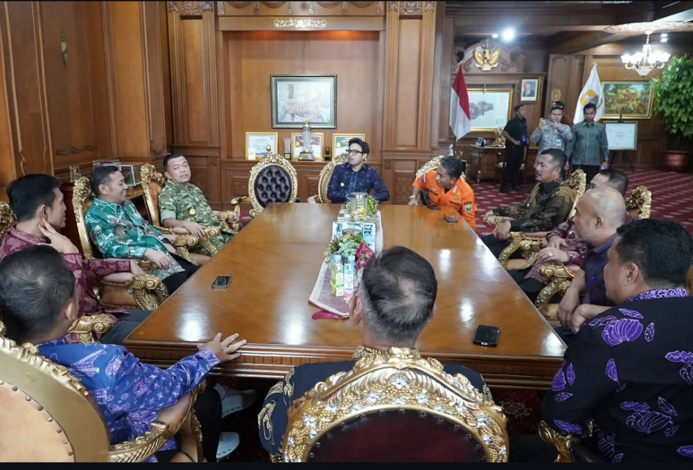 Gubernur Jambi Al Haris bersama kepala daerah Bupati dan Walikota