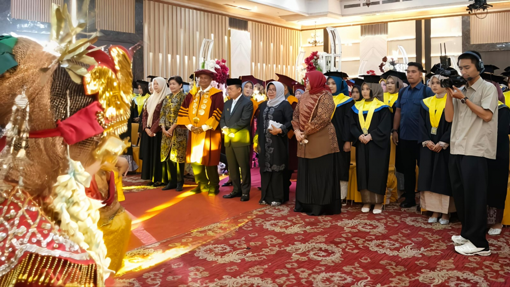 Gubernur Jambi Al Haris Hadiri Wisuda ke-III Universitas Baiturrahim. 