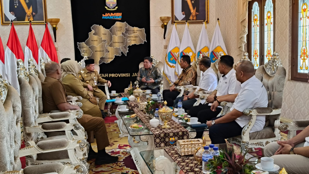 Gubernur Jambi, Al Haris menerima audiensi jajaran pimpinan dan direksi PT Semen Baturaja. 