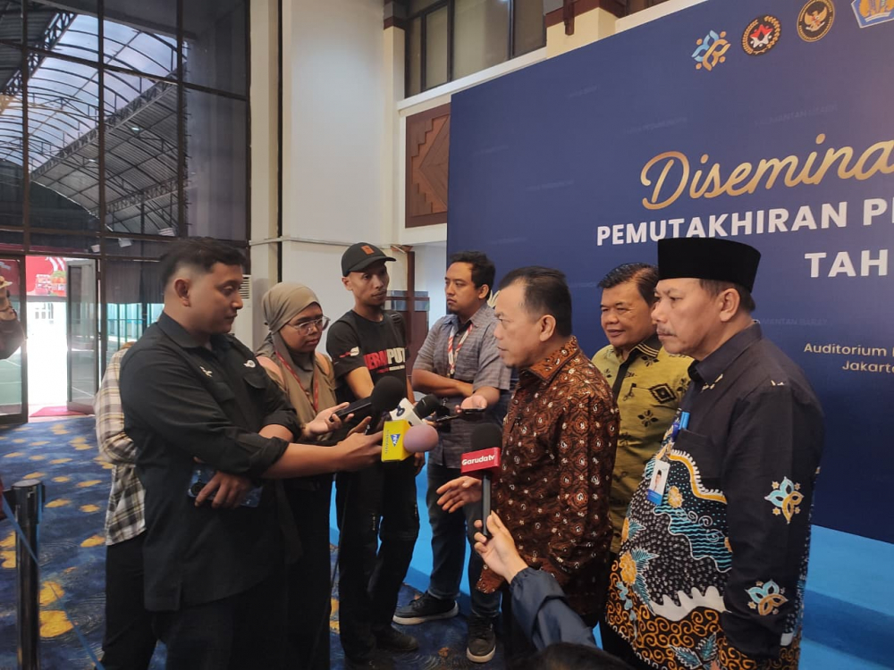Hadiri Diseminasi Nasional Pemutakhiran Pendataan Keluarga 2025, Gubernur Al Haris Terima Penghargaan dari BKKBN. 