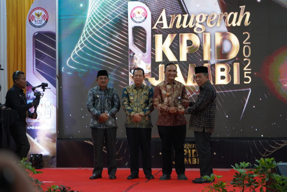 Anugrah KPID 2025, Abdullah Sani Tekankan Pentingnya Transparansi Informasi. Foto dok Kominfo Jambi
