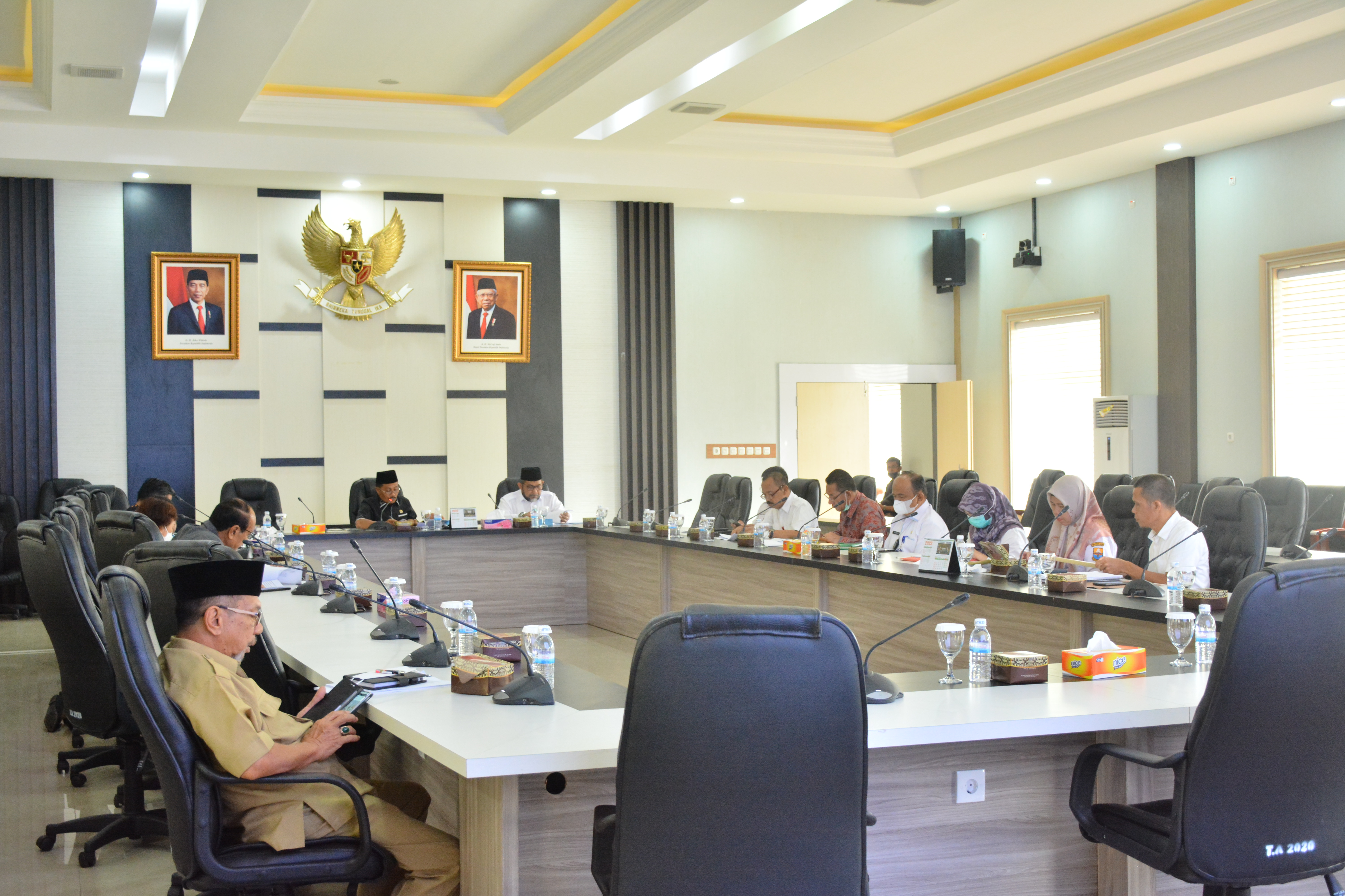  Komisi II DPRD Provinsi Jambi langsung menggelar rapat bersama dengan pihak terkait temuan BPK  RI Perwakilan Jambi,  dihadiri oleh Sekda Provinsi Jambi, Rabu (25/5/2022).