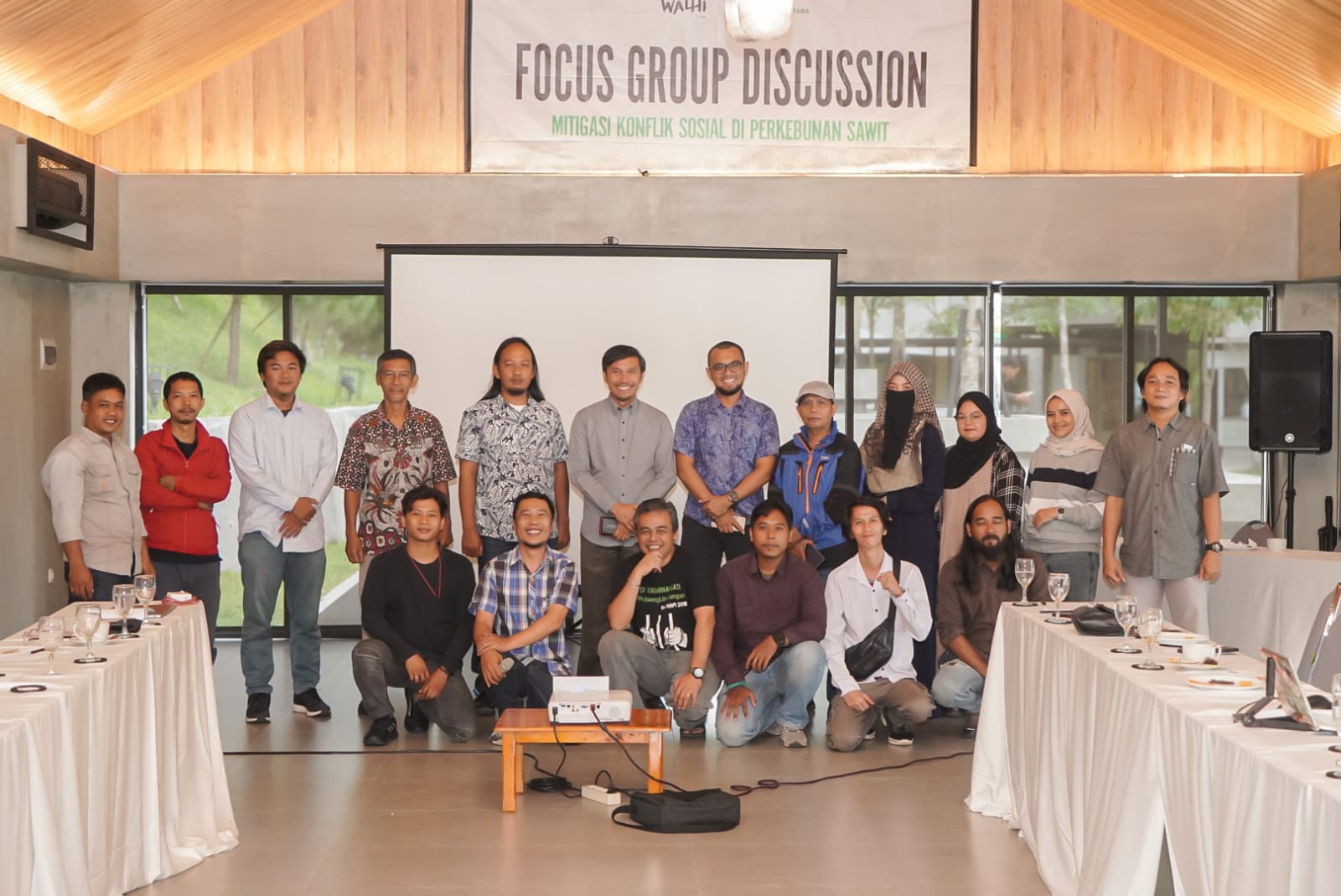 FGD Mitigasi Konflik Sosial di Perkebunan Sawit yang digelar oleh WALHI Jambi dan Eco Nusantara, di Teras Mendalo, Jambi Luar Kota, Kamis (15/12/2022).